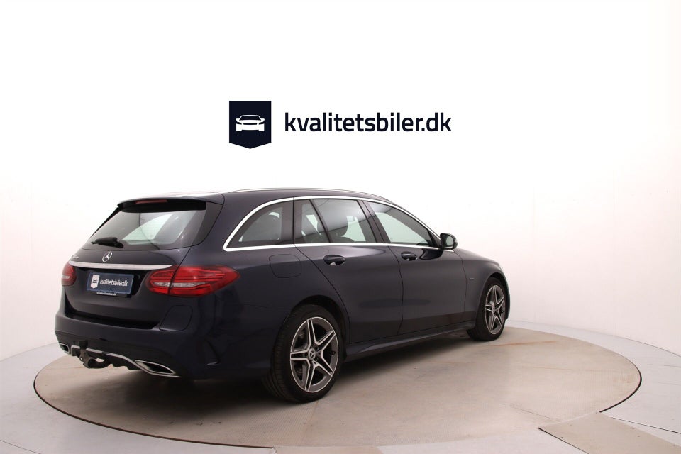 Mercedes C300 de 2,0 AMG Line stc. aut. 5d