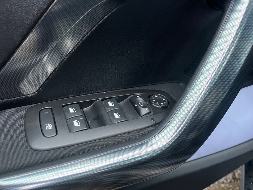 Peugeot 2008 1,2 e-THP 110 Allure 5d