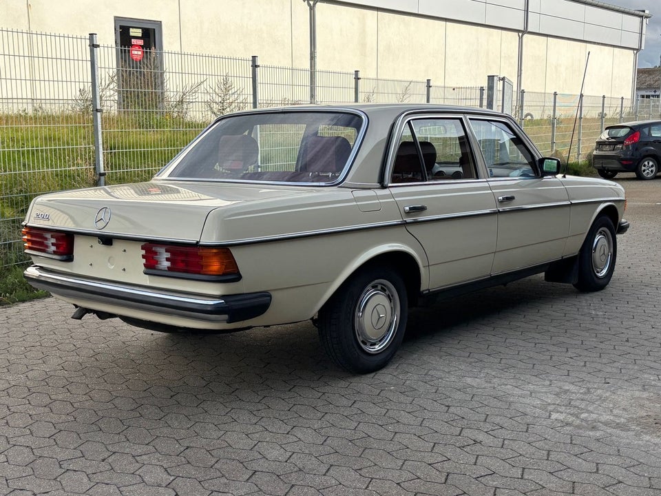 Mercedes 200 2,0  4d