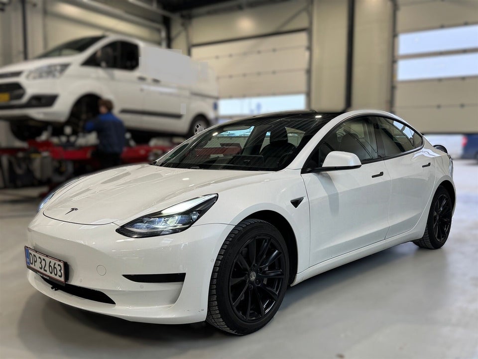Tesla Model 3 Standard Range+ RWD 4d