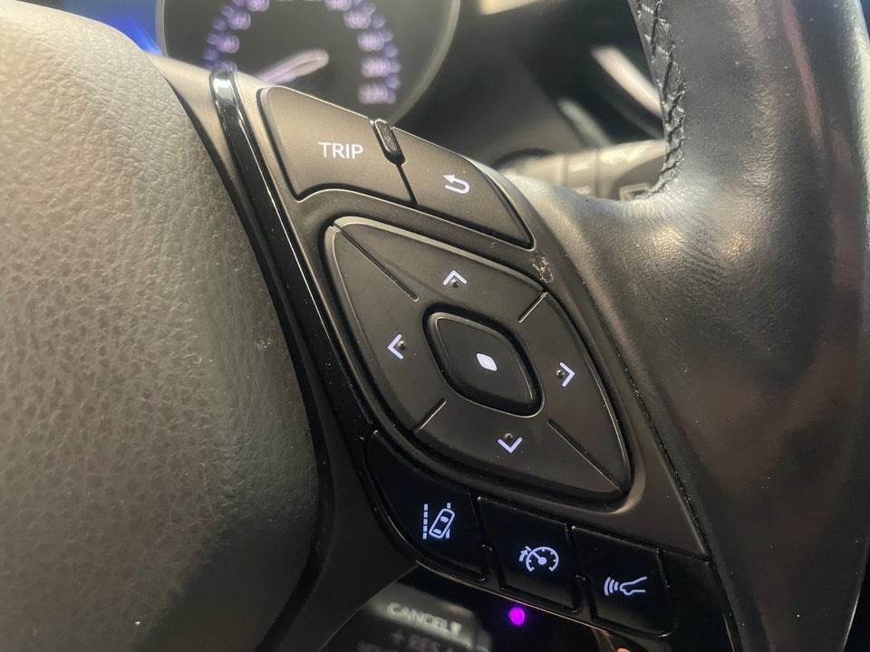 Toyota C-HR 1,8 Hybrid C-HIC Smart CVT 5d
