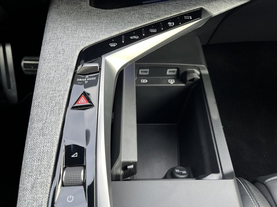 Peugeot e-3008 77 GT 5d