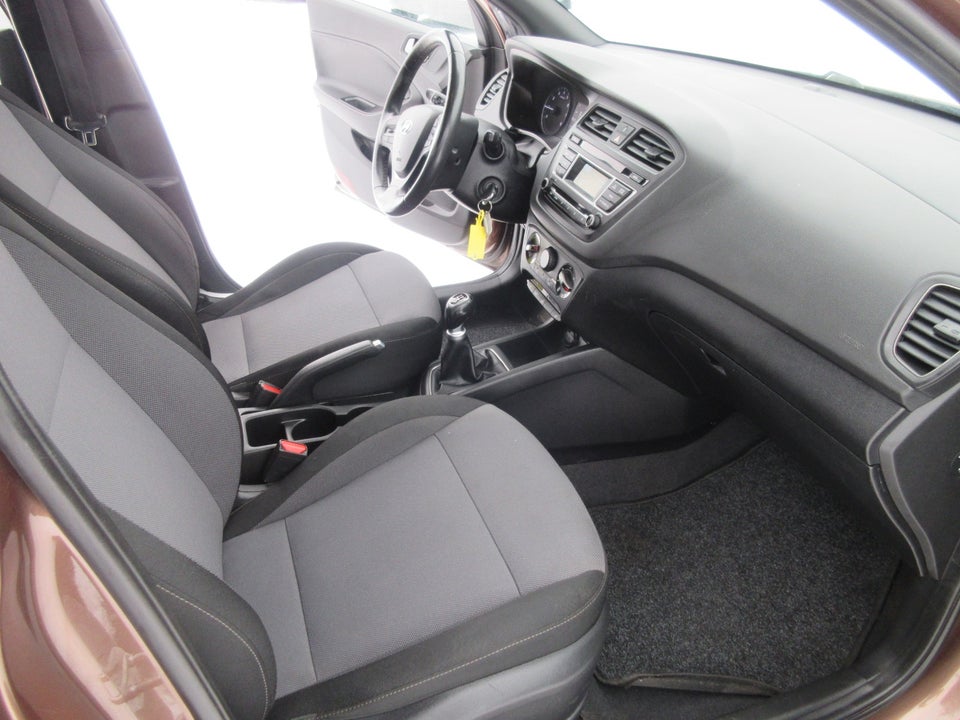 Hyundai i20 1,25 Fresh 5d