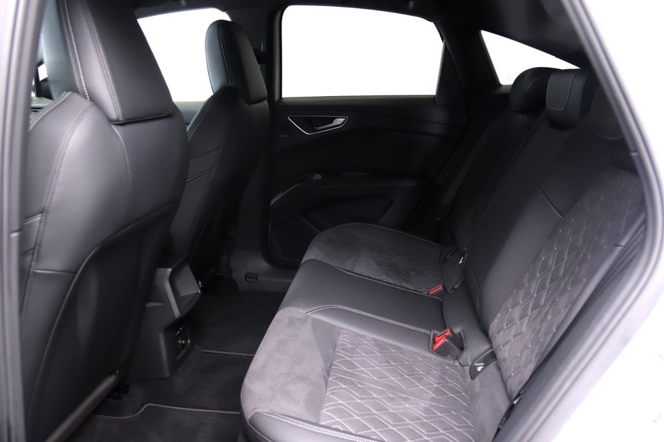 Audi Q4 e-tron 35 S-line Sportback 5d