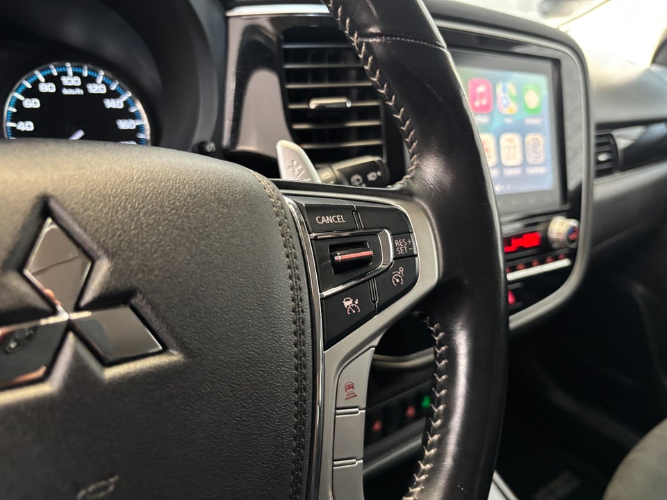 Mitsubishi Outlander 2,4 PHEV Limited CVT 4WD 5d