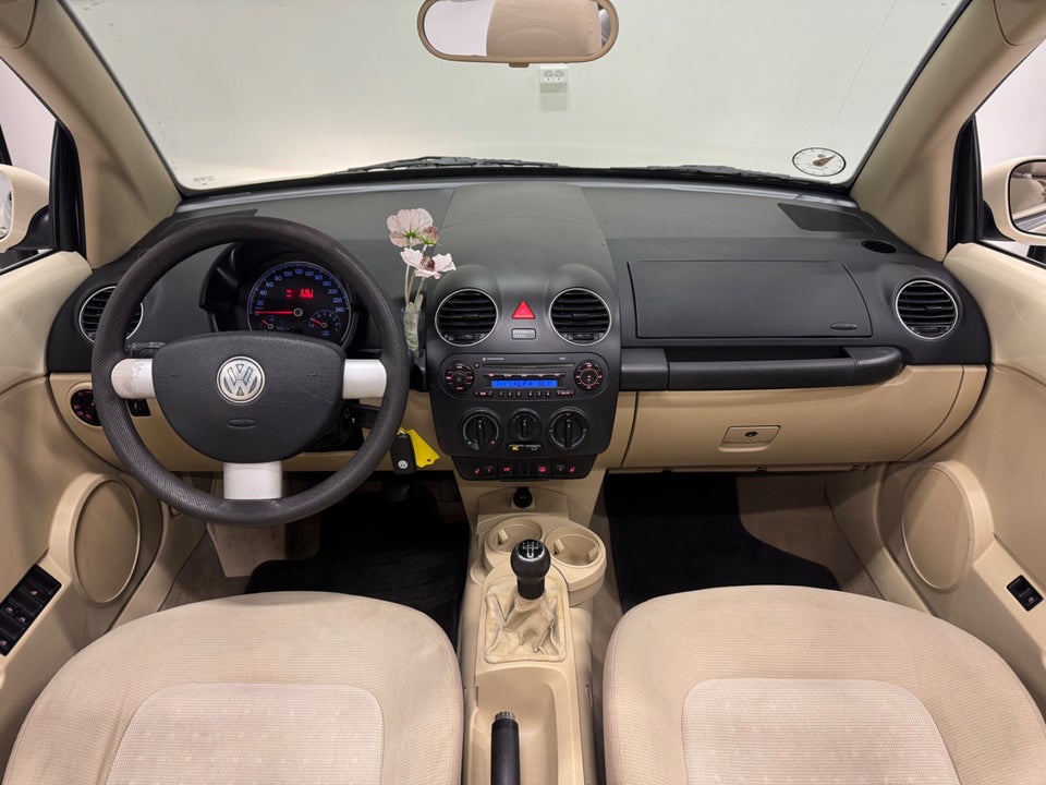 VW New Beetle 1,6 Trendline Cabriolet 2d