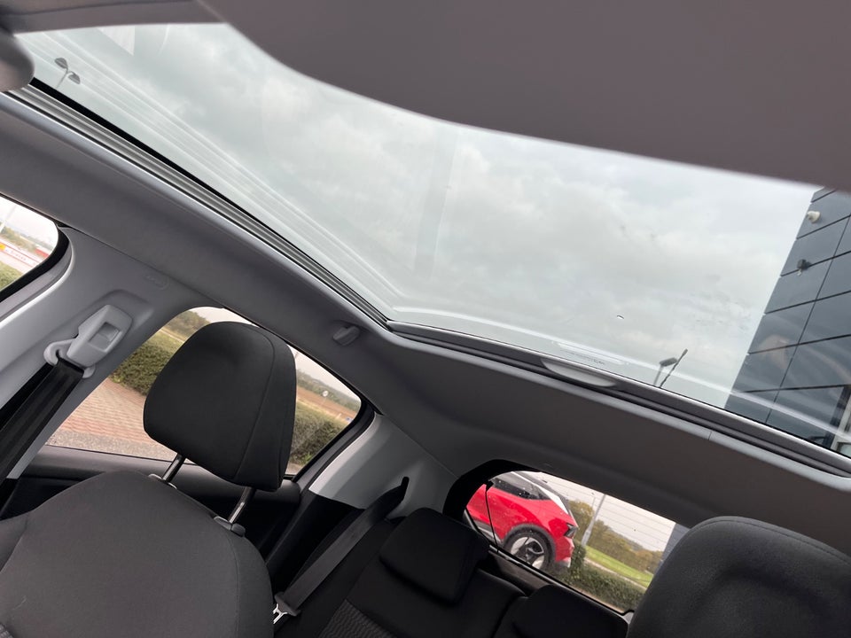 Peugeot 208 1,2 PureTech 82 Signature Sky 5d