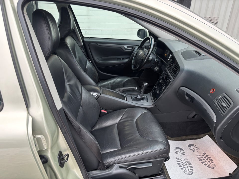 Volvo V70 2,4 170 Momentum 5d