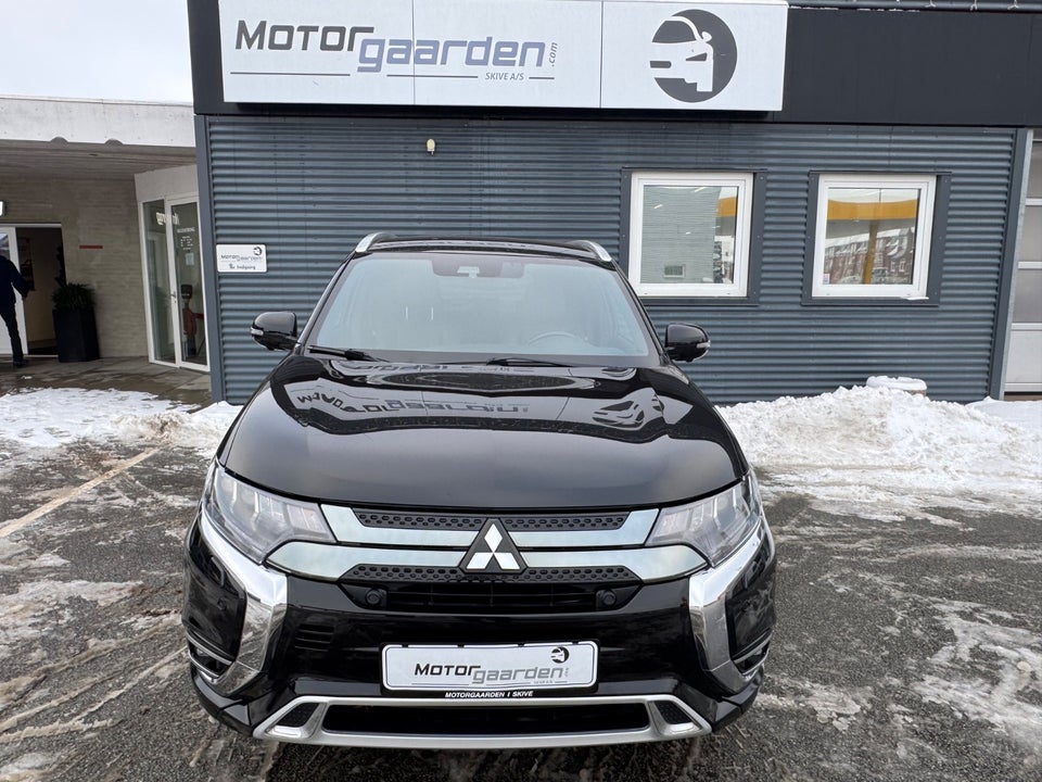 Mitsubishi Outlander 2,4 PHEV Instyle CVT 4WD 5d