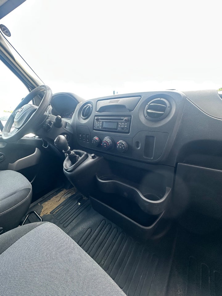 Nissan NV400 2,3 dCi 125 L2H2 Van 5d