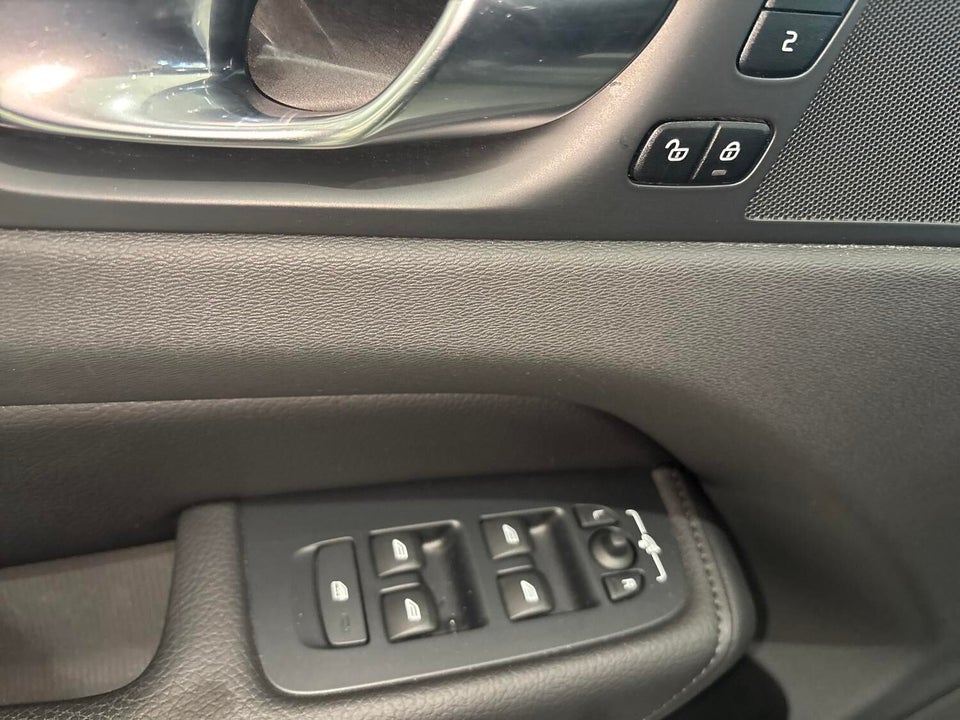 Volvo XC60 2,0 T6 ReCharge Inscription aut. AWD 5d