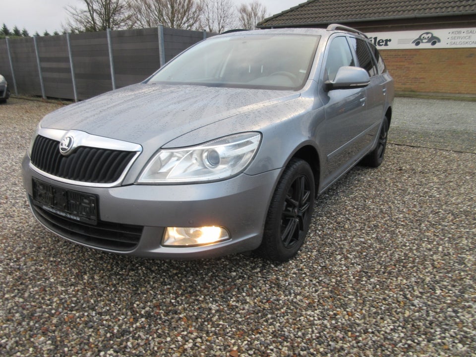 Skoda Octavia 1,6 TDi 105 Ambiente Combi 5d
