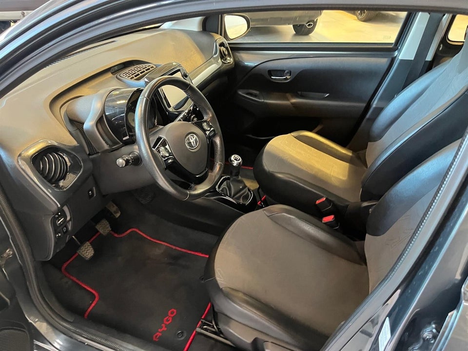 Toyota Aygo 1,0 VVT-i x-wave Sky 5d