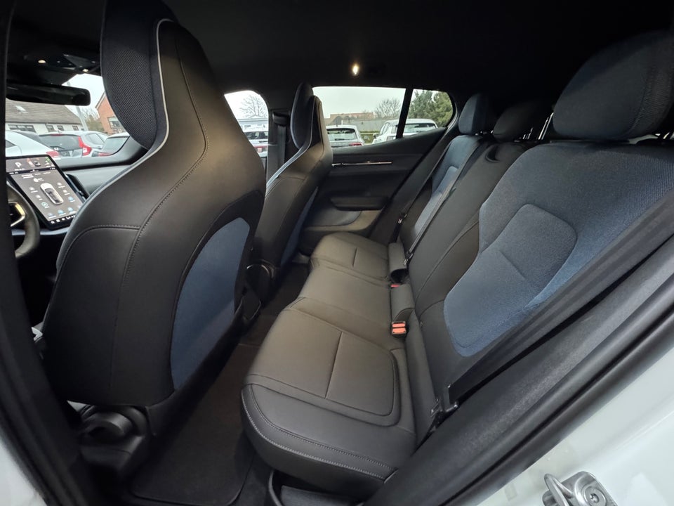 Volvo EX30 Extended Range Plus 5d