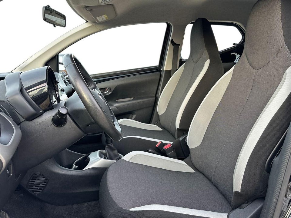 Toyota Aygo 1,0 VVT-i x-play x-touch 5d