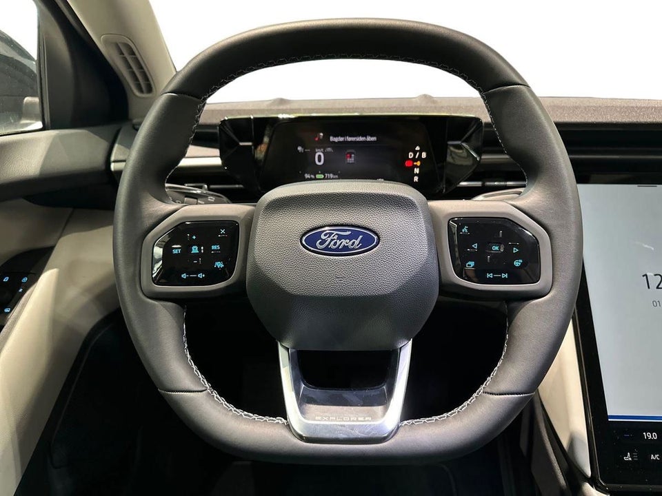 Ford Explorer Select Extended Range 5d