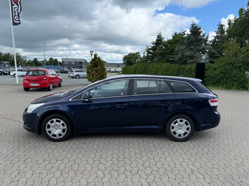 Toyota Avensis 1,6 VVT-i T1 stc. 5d