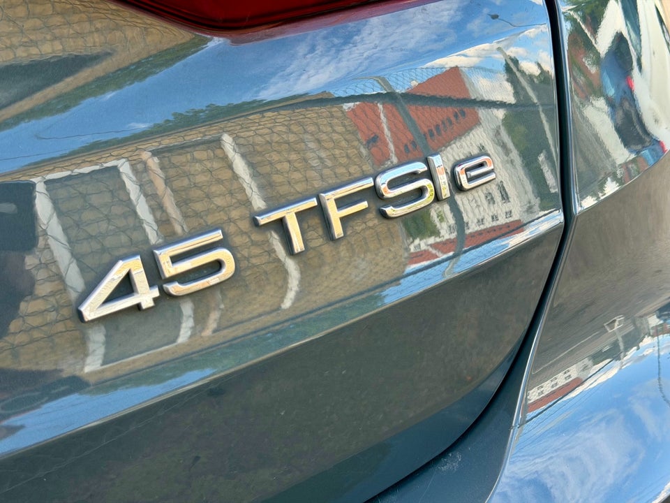 Audi Q3 45 TFSi e Attitude plus S-tr. 5d