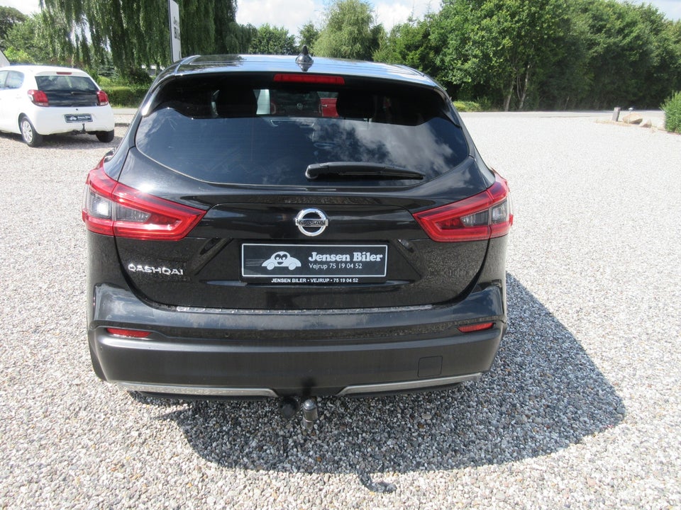 Nissan Qashqai 1,3 Dig-T 140 N-Connecta 5d