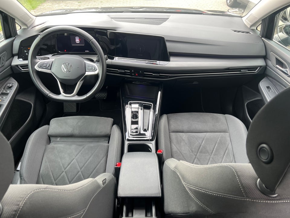 VW Golf VIII 1,5 eTSi 150 Style 75 Years Edition DSG 5d