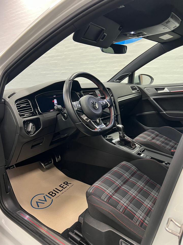 VW Golf VII 2,0 GTi Performance DSG 3d