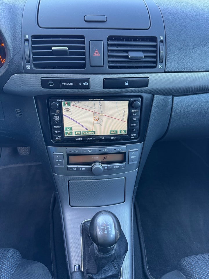 Toyota Avensis 2,0 Sol stc. 5d