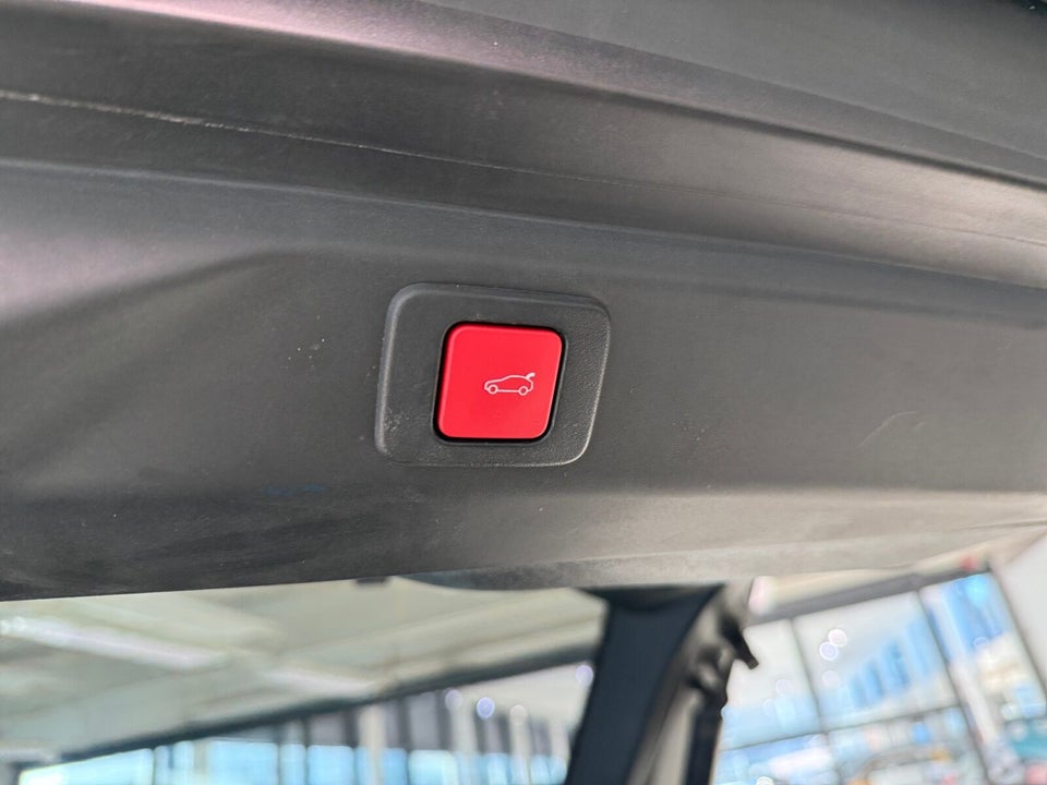 Peugeot e-3008 101 GT 5d