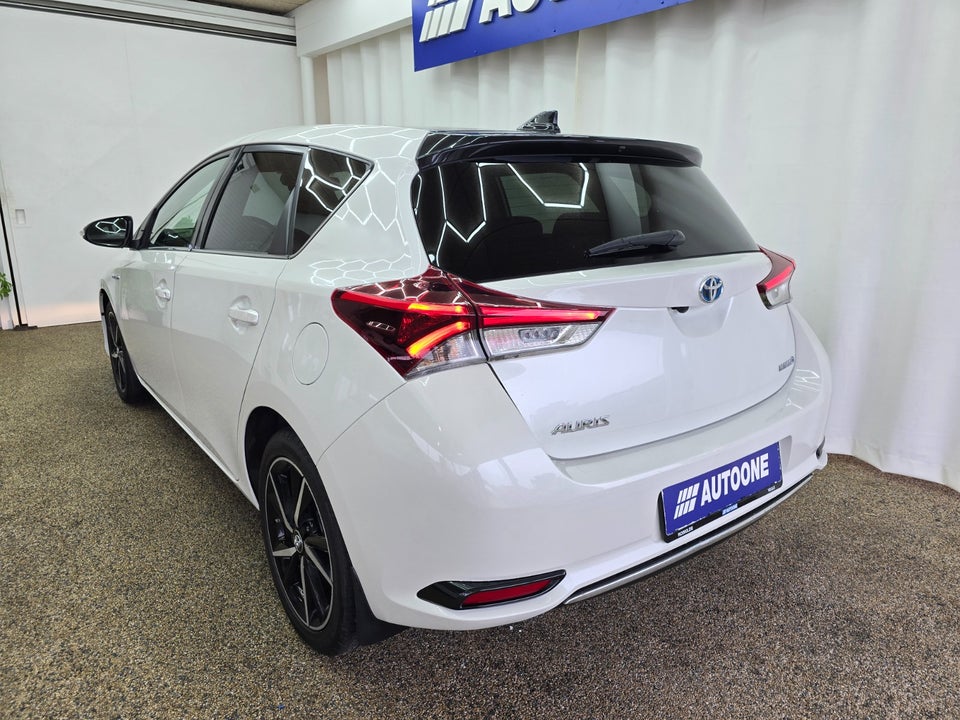 Toyota Auris 1,8 Hybrid Prestige CVT 5d