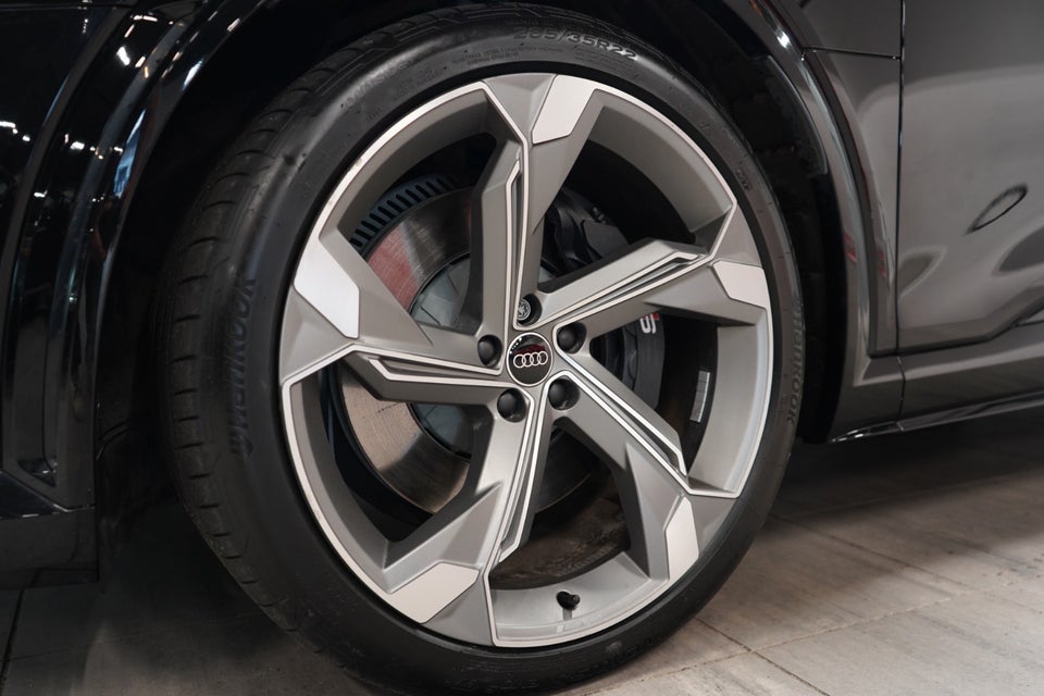 Audi e-tron S quattro 5d