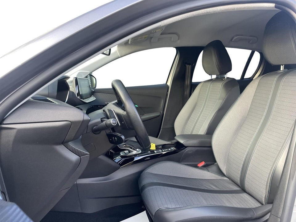 Peugeot 208 1,2 PureTech 100 Allure Pack+ 5d