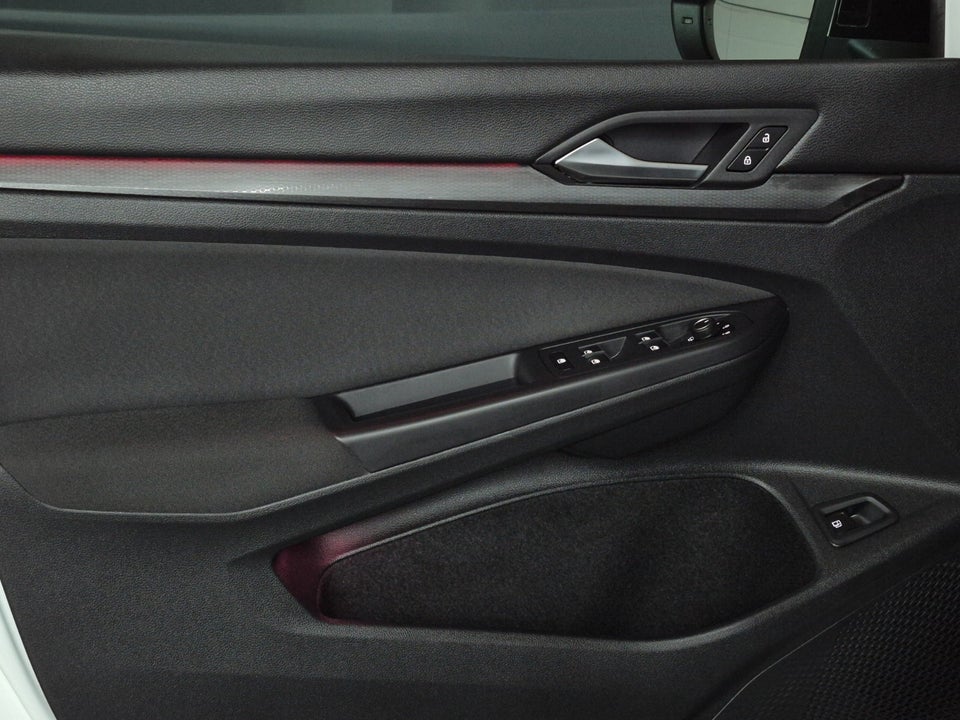 VW Golf VIII 1,4 GTE DSG 5d