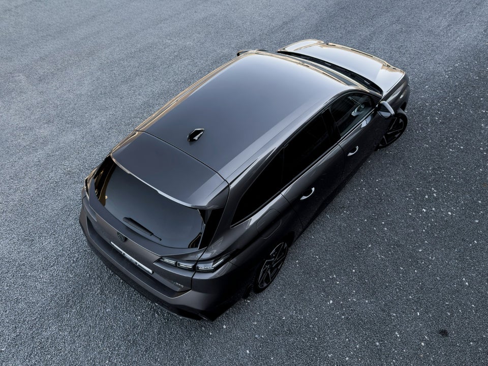 Peugeot 308 1,6 Hybrid First Selection+ EAT8 5d