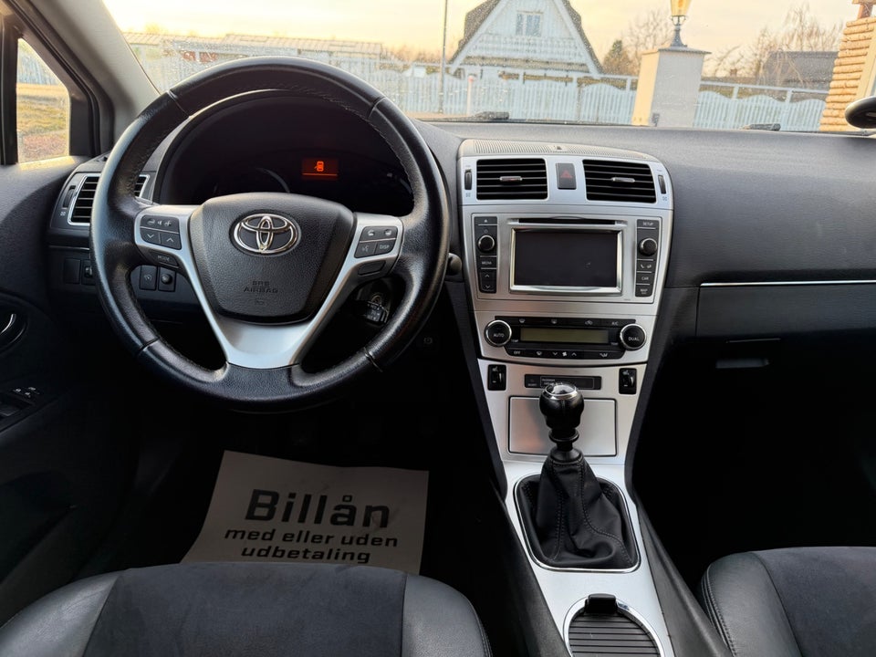 Toyota Avensis 1,8 VVT-i T2 Premium stc. 5d