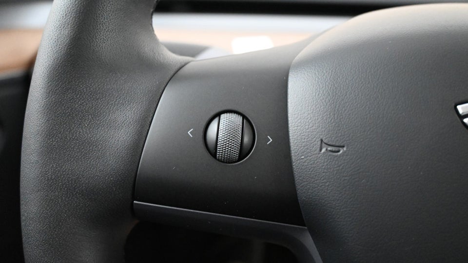 Tesla Model Y Long Range AWD 5d