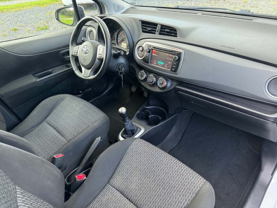 Toyota Yaris 1,0 VVT-i T2 5d