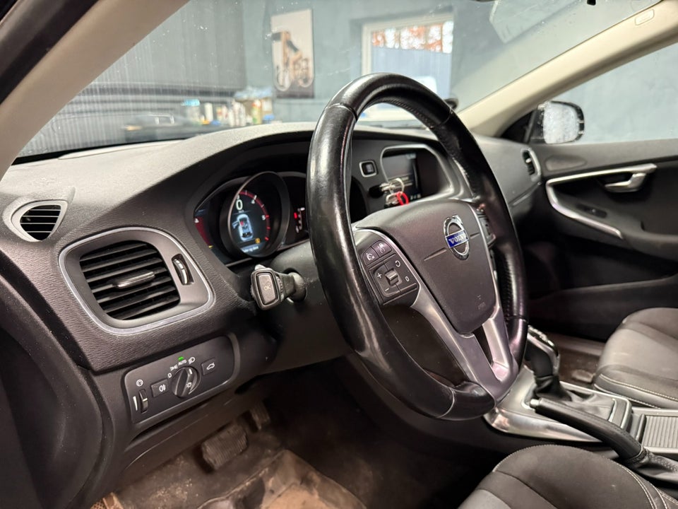 Volvo V40 1,6 D2 115 Momentum aut. 5d