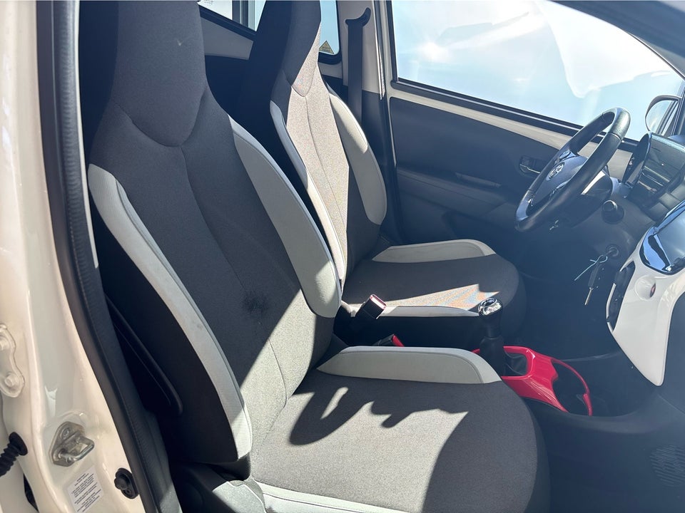 Toyota Aygo 1,0 VVT-i x-press 5d