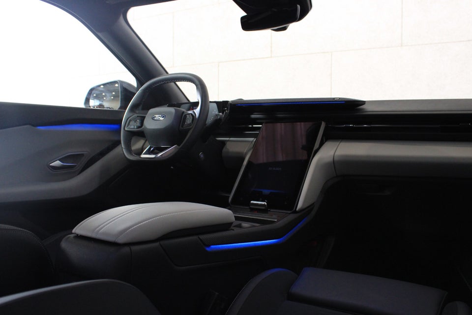 Ford Explorer 84 Premium Extended Range AWD 5d