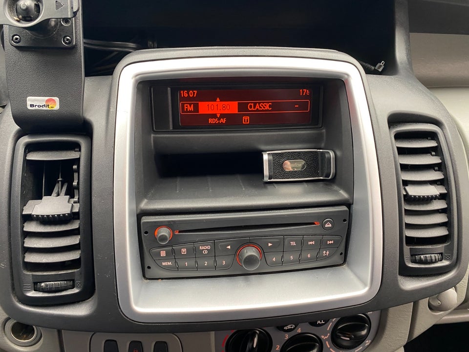 Renault Trafic T27 2,0 dCi 115 L1H1 Kombi 4d