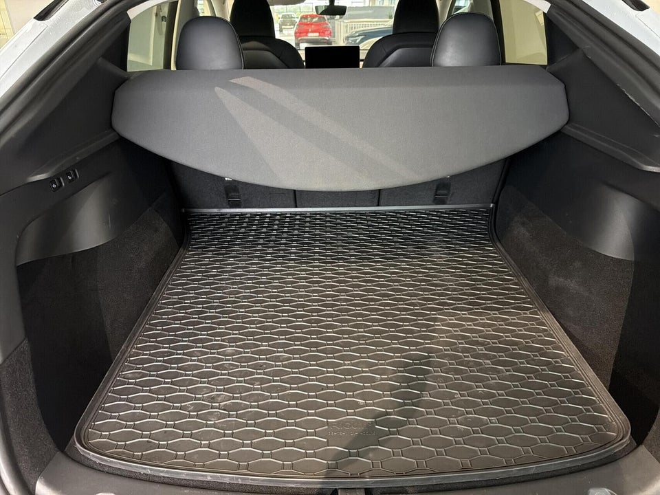 Tesla Model Y Long Range AWD 5d