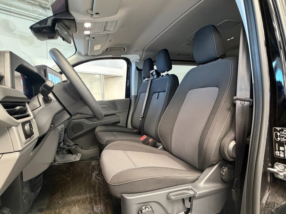 VW e-Caravelle 64 Basis SWB