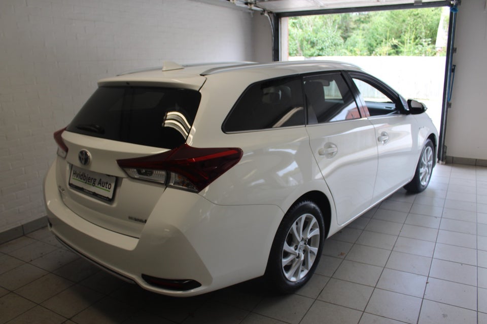 Toyota Auris 1,8 Hybrid H2 Touring Sports CVT 5d