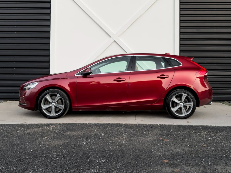 Volvo V40 1,5 T3 152 Inscription aut. 5d