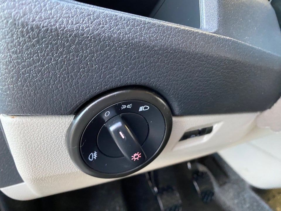 VW Transporter 2,0 TDi 110 Kassevogn lang