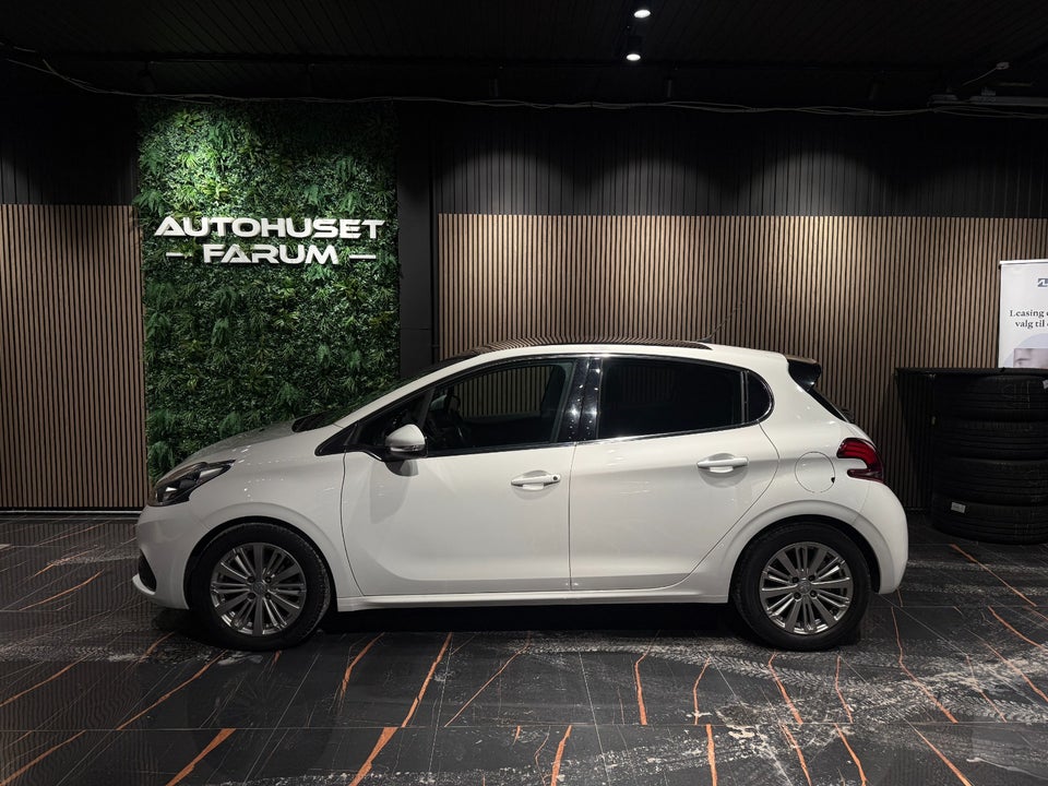 Peugeot 208 1,2 PureTech 82 Allure Sky 5d