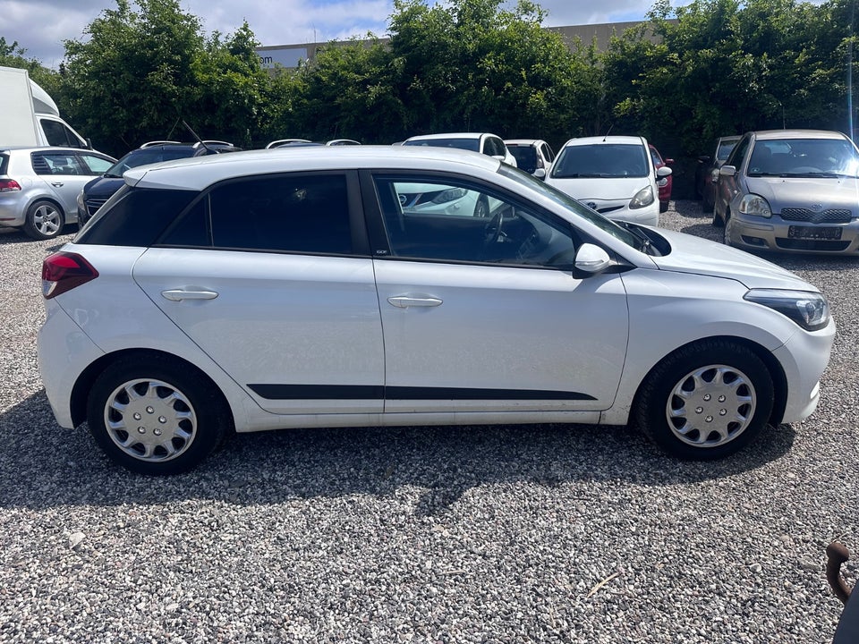 Hyundai i20 1,1 CRDi 75 EM-Edition 5d
