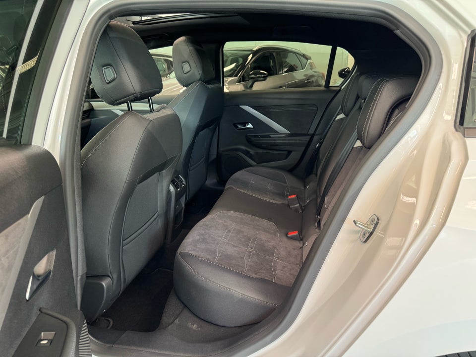 Opel Astra-e 54 Ultimate 5d