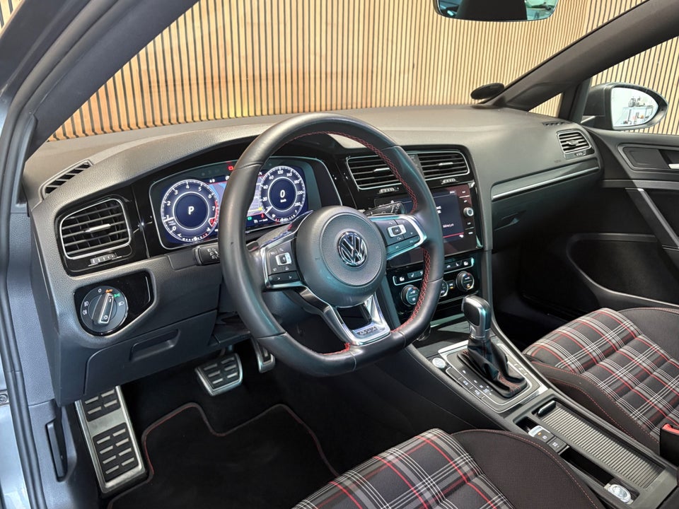 VW Golf VII 2,0 GTi Performance DSG 5d