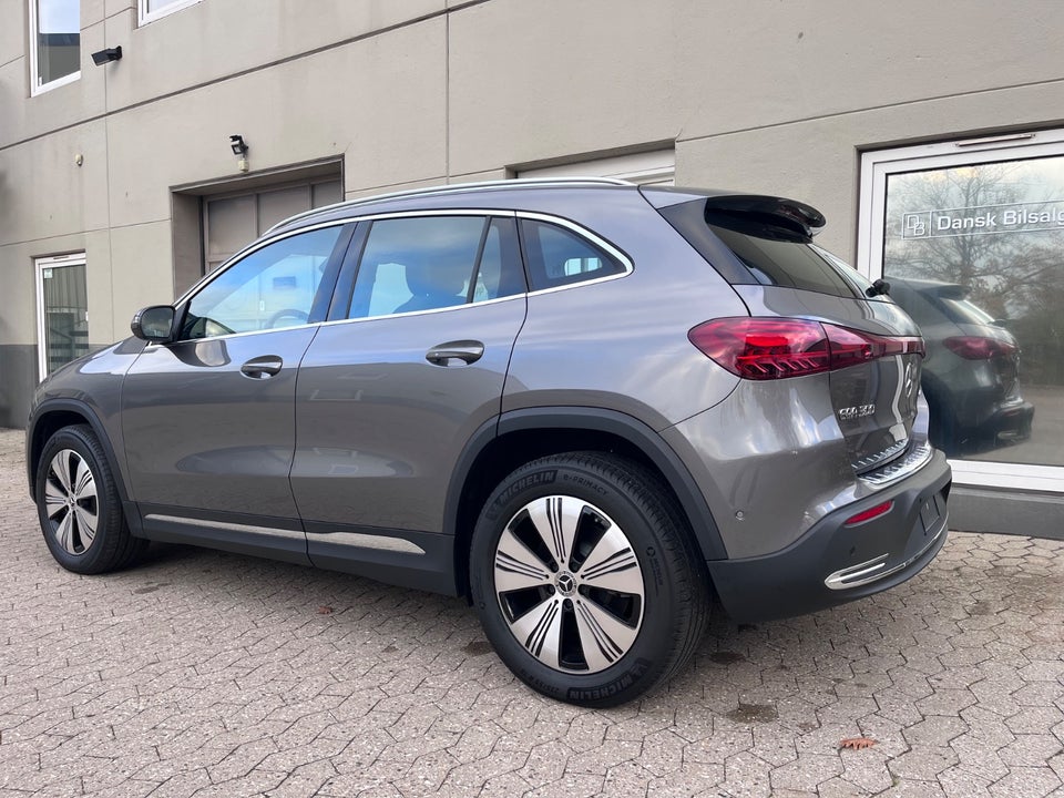 Mercedes EQA300 Progressive 4Matic 5d