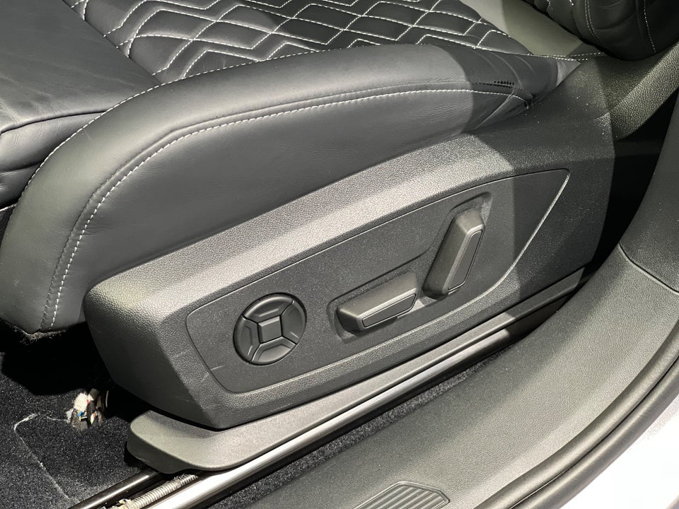 Audi Q4 e-tron 50 S-line quattro 5d